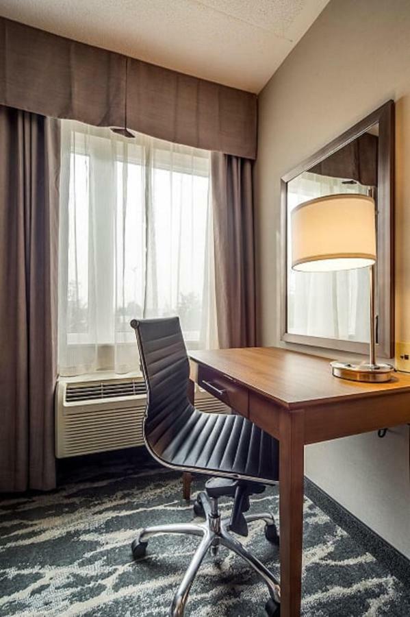 Monte Carlo Inn Brampton Eksteriør billede